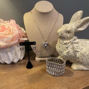 🥰 Lovely Brighton Necklace & Earring Set.